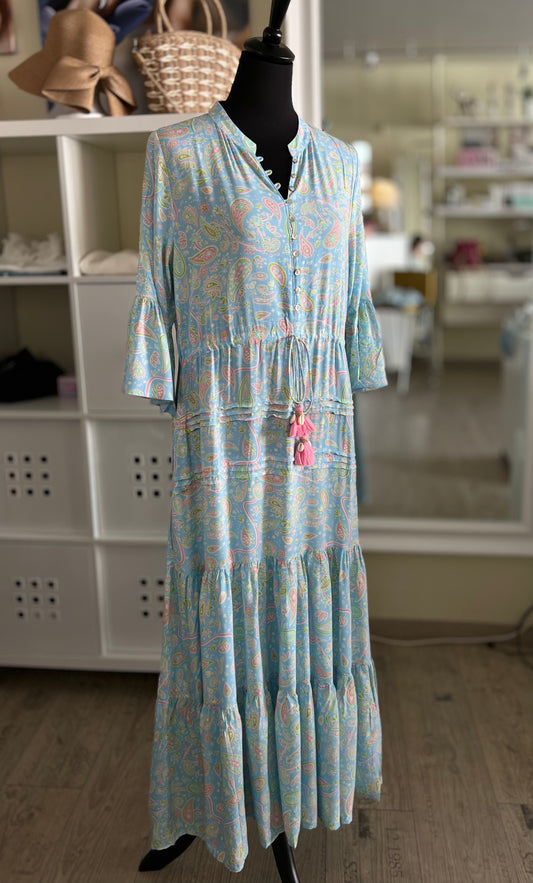 Blaues Maxikleid mit langen Ärmeln und Blumen