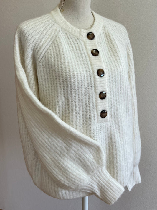 Strickpullover mit Knopfleiste – Wolle & Alpaka – in Creme & Dunkelblau