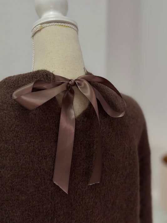 Schokobrauner Mohair-Pullover mit Satin-Schleife