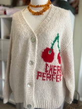 Lade das Bild in den Galerie-Viewer, &#39;Fruchtiger&#39; Cardigan
