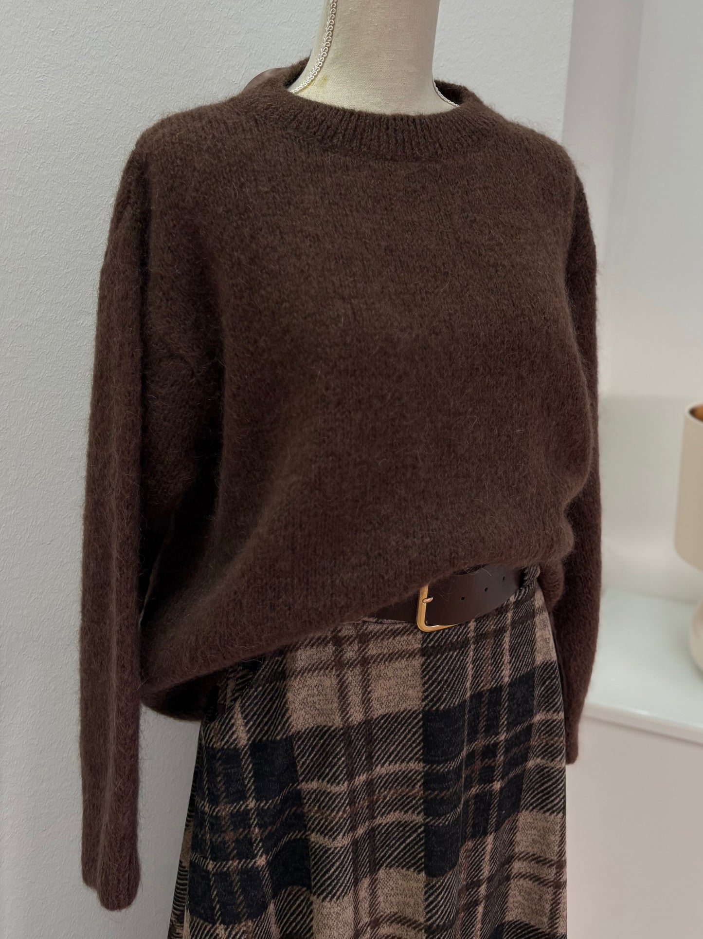 Schokobrauner Mohair-Pullover mit Satin-Schleife