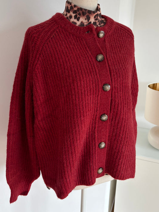 Dunkelroter Alpaka-Woll-Cardigan mit Ballonärmeln