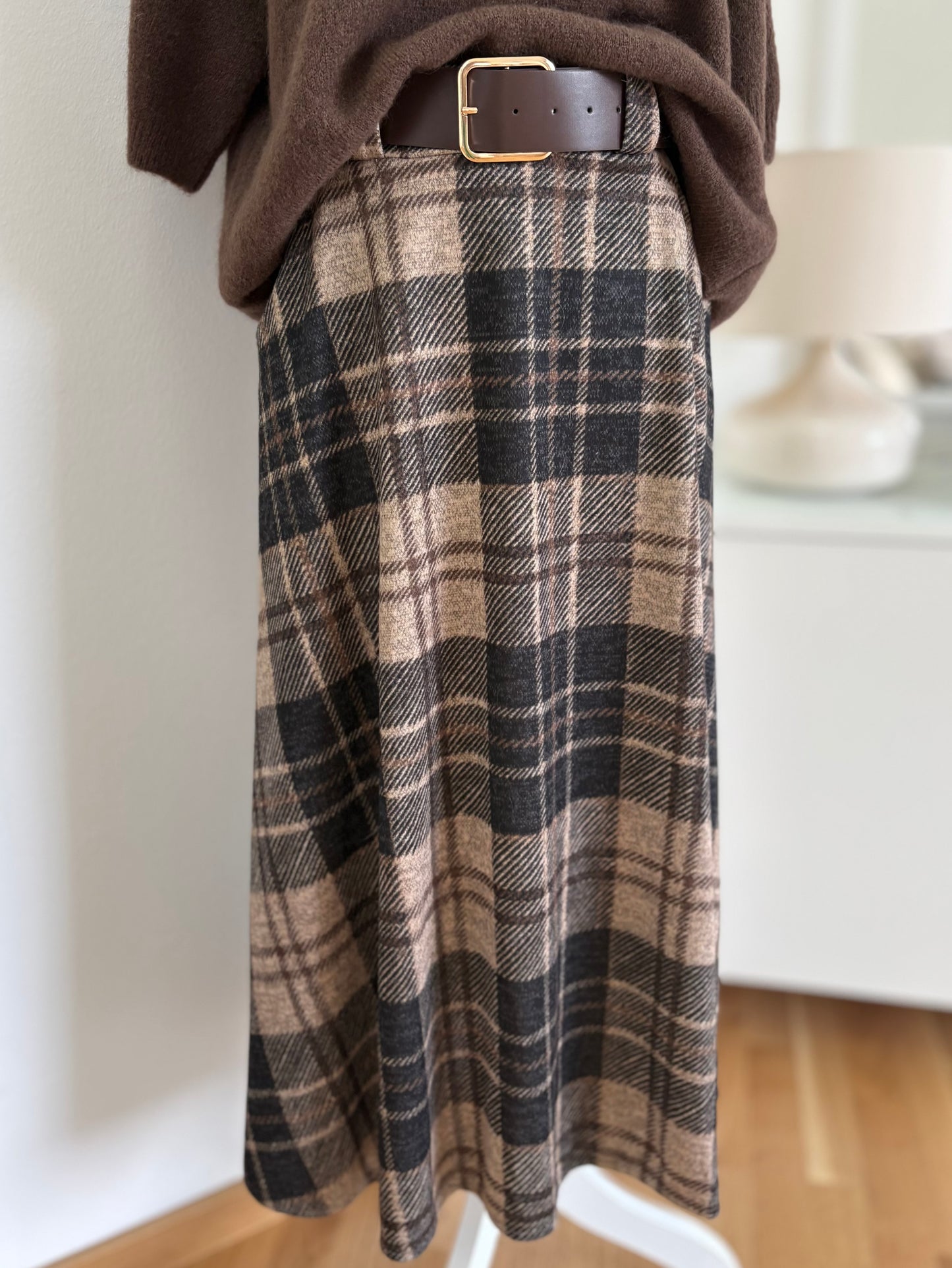 Warmer Karierter Midi-Rock mit Gürtel und Taschen