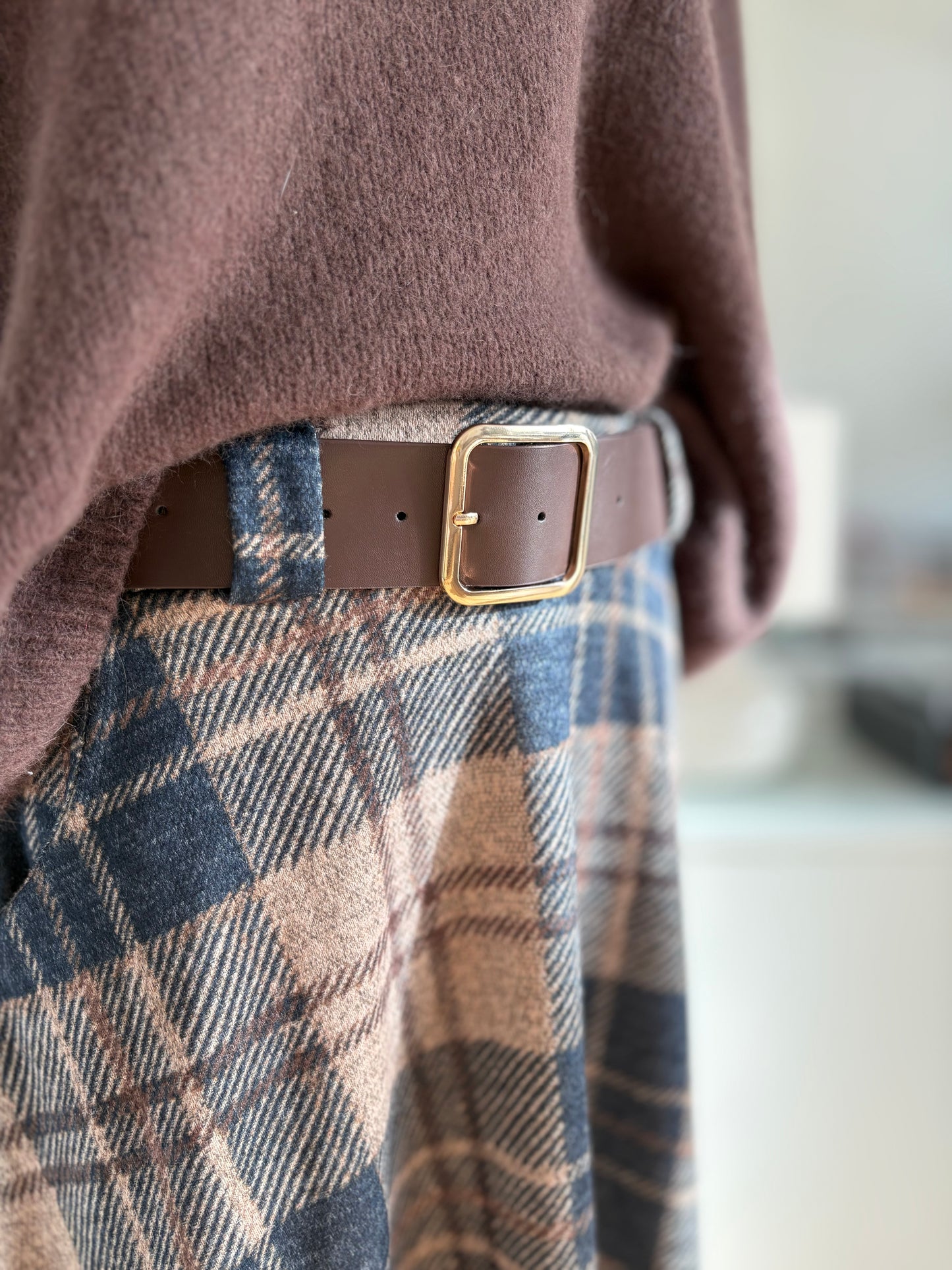 Warmer Karierter Midi-Rock mit Gürtel und Taschen