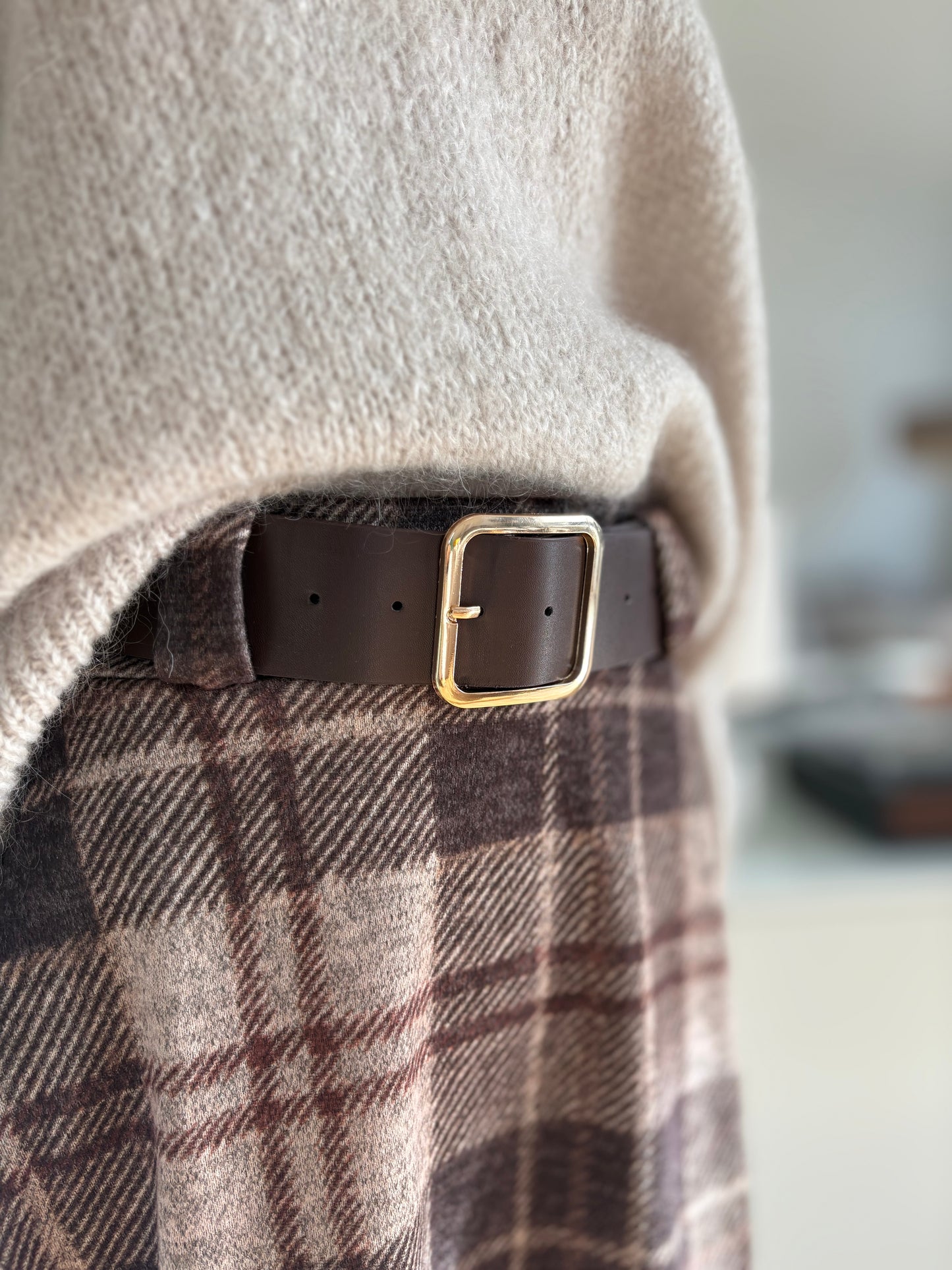 Warmer Karierter Midi-Rock mit Gürtel und Taschen