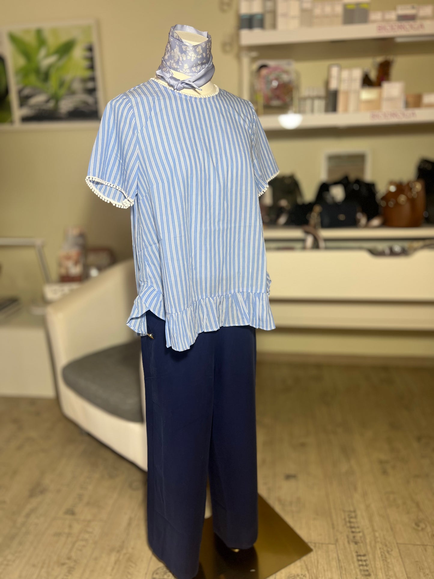 Gestreifte Baumwollbluse mit geknöpfter Rückseite