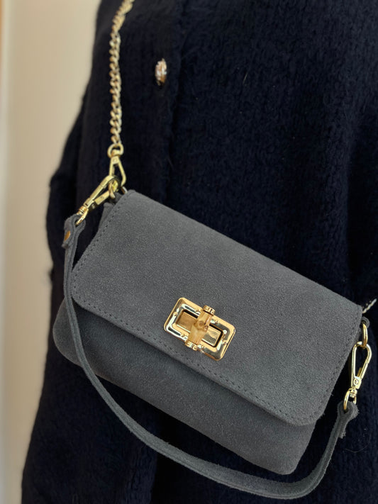 Elegante Handytasche zum Umhängen aus Wildleder – mit goldener Kette